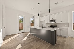 2475 Carmel St in Houston, TX - Building Photo