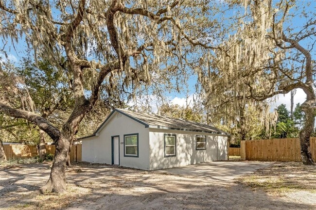 6310 Belle Isles Dr in Groveland, FL - Building Photo - Building Photo