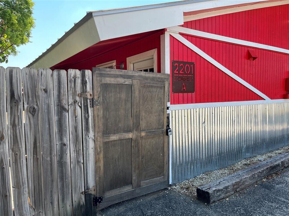 2201 S Church St in Georgetown, TX - Building Photo