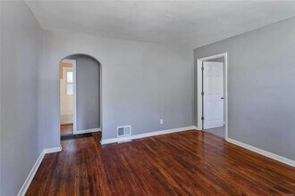1465 W Duchesne Dr in Florissant, MO - Building Photo - Building Photo