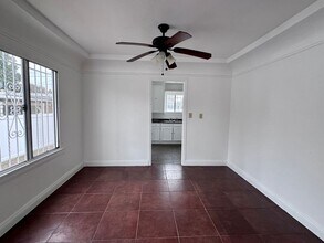 540 W 107th St in Los Angeles, CA - Building Photo - Building Photo