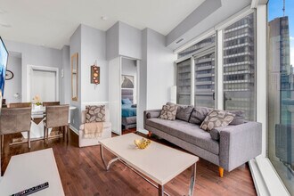 807 York St in Toronto, ON - Building Photo - Building Photo