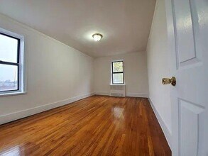 4755 White Plains Rd in Bronx, NY - Building Photo - Building Photo