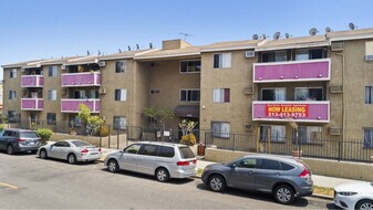1008 Rosemont Ave in Los Angeles, CA - Building Photo