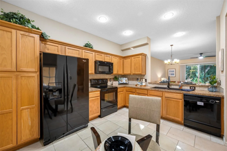 510 Spring Lake Cir in Tarpon Springs, FL - Foto de edificio - Building Photo