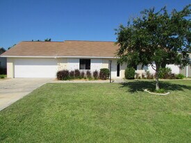 18 Cloverdale Ct S in Palm Coast, FL - Building Photo