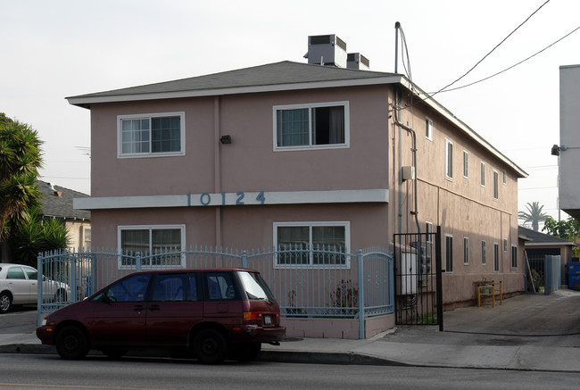 10124 S Inglewood Ave in Inglewood, CA - Building Photo - Building Photo