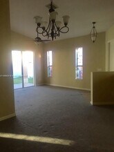1211 NE 37th Ave in Homestead, FL - Foto de edificio - Building Photo