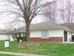 700 Boulder Dr in Columbia, MO - Building Photo - Building Photo