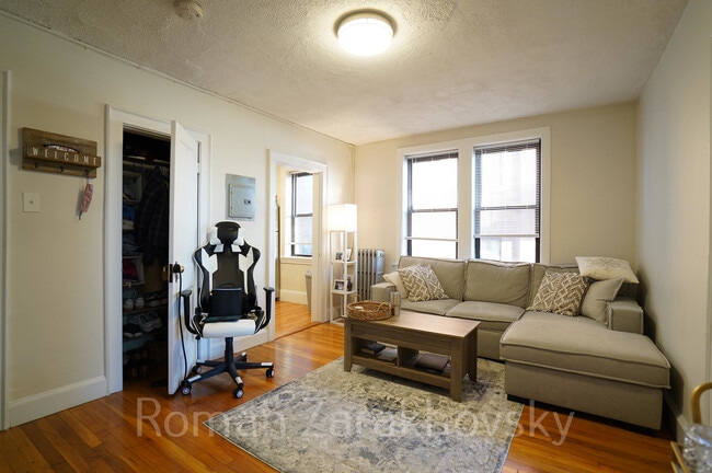 431 Broadway, Unit 22 in Somerville, MA - Building Photo - Building Photo