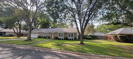 104 Royal Oaks in Huntsville, TX - Building Photo - Building Photo