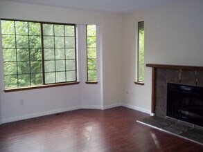 3820 166th Ave SE in Bellevue, WA - Building Photo - Building Photo