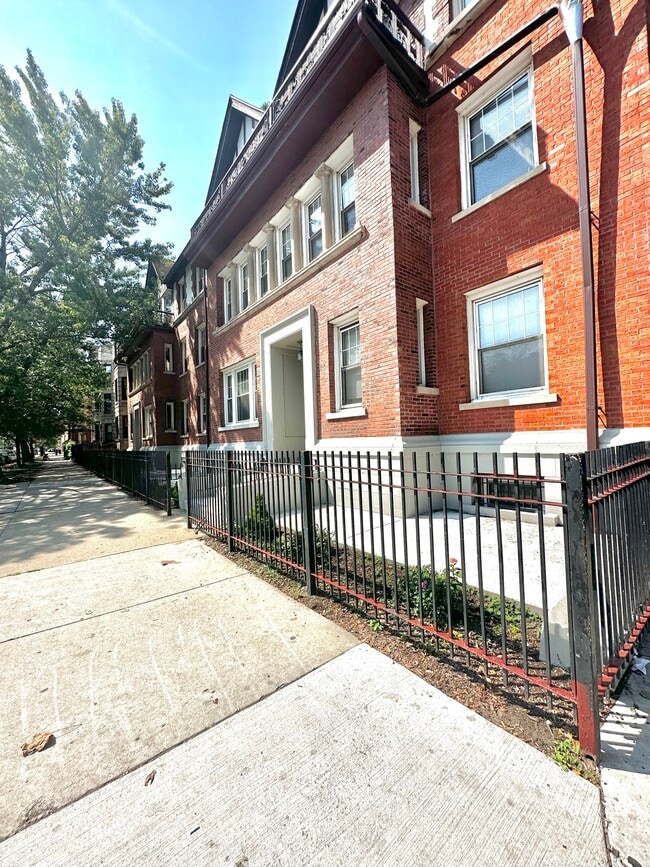 4450 Sheridan Park Apartments