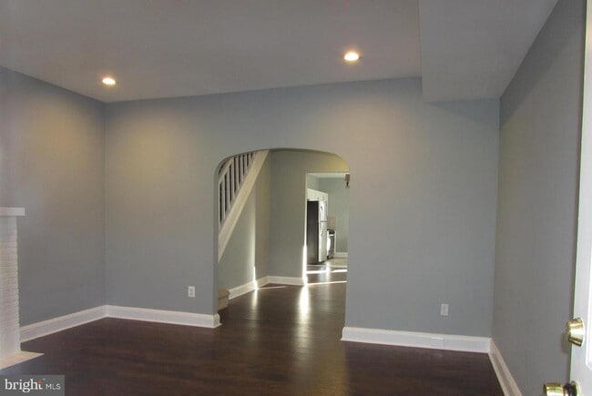 property at 2735 Chesterfield Ave