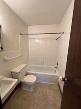 320 Oak Ave N in Thief River Falls, MN - Building Photo - Building Photo