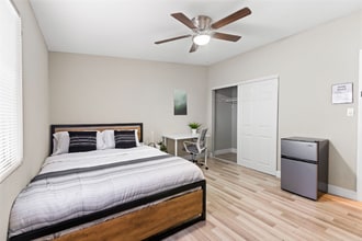 2417 E Wilson Ave in Las Vegas, NV - Foto de edificio - Building Photo