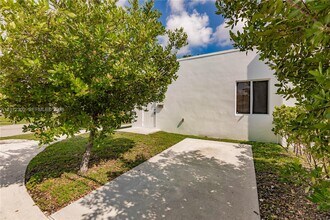445 NW 77th St in Miami, FL - Building Photo - Building Photo