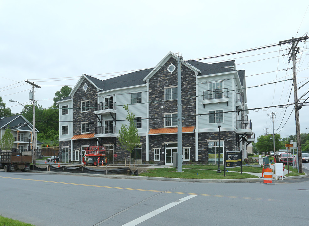 70 Excelsior Ave in Saratoga Springs, NY - Foto de edificio