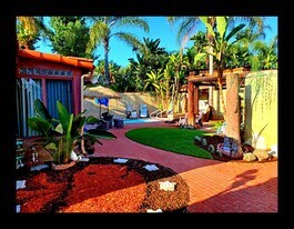 13922 Hewes Ave, Unit Unit 4 in North Tustin, CA - Building Photo