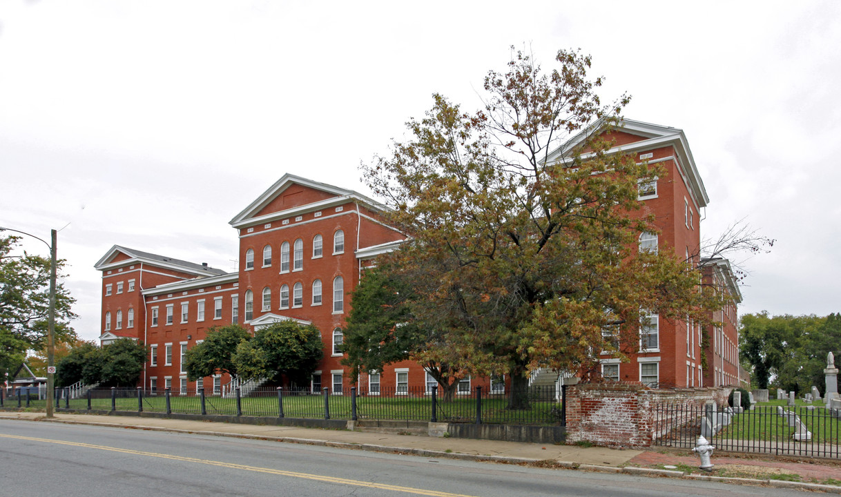 Shockoe Hill Senior Apartments 62 plus* in Richmond, VA - Foto de edificio