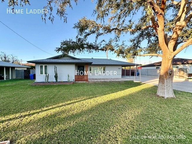 property at 4728 E Edgemont Ave