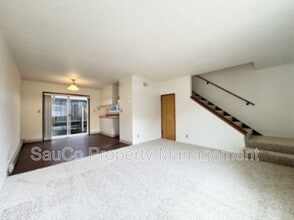 536 SW Nebraska St in Portland, OR - Foto de edificio - Building Photo