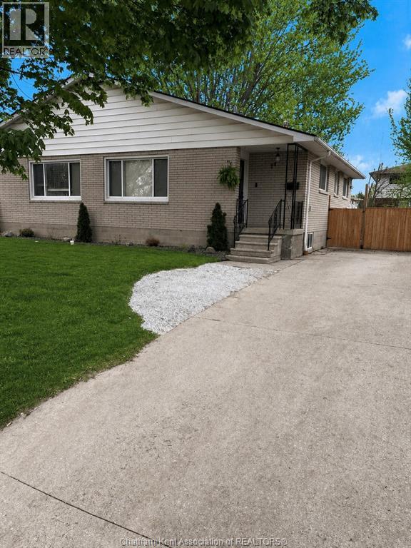 24 Sussex St in Chatham, ON - Building Photo - Building Photo