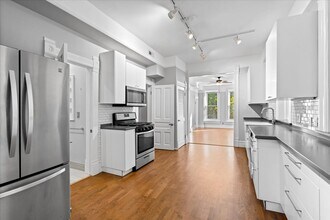 1102 N Wolcott Ave in Chicago, IL - Building Photo - Building Photo