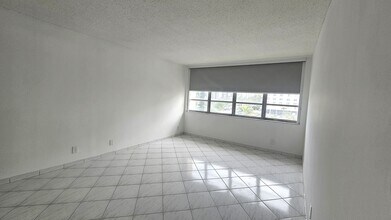 1825 S Ocean Dr, Unit 313 in Hallandale Beach, FL - Building Photo - Building Photo