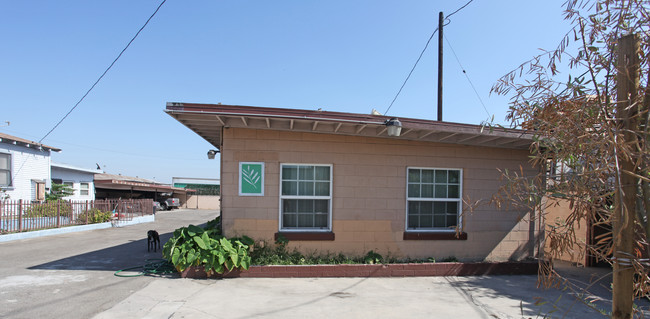 Jazmin Apartments in Montebello, CA - Foto de edificio - Building Photo