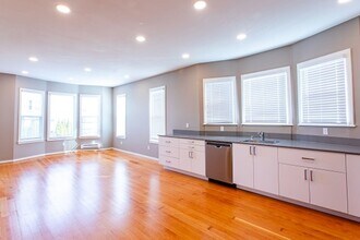 1715 E Howell St in Seattle, WA - Building Photo - Building Photo