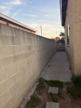 3583 Burton Ave, Unit Cozy 1bd with private entrance in Lynwood, CA - Building Photo - Building Photo