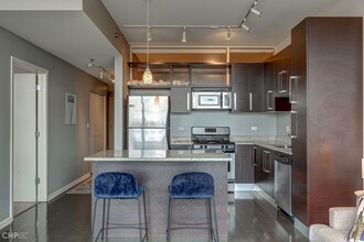 225 S Sangamon St in Chicago, IL - Building Photo - Building Photo