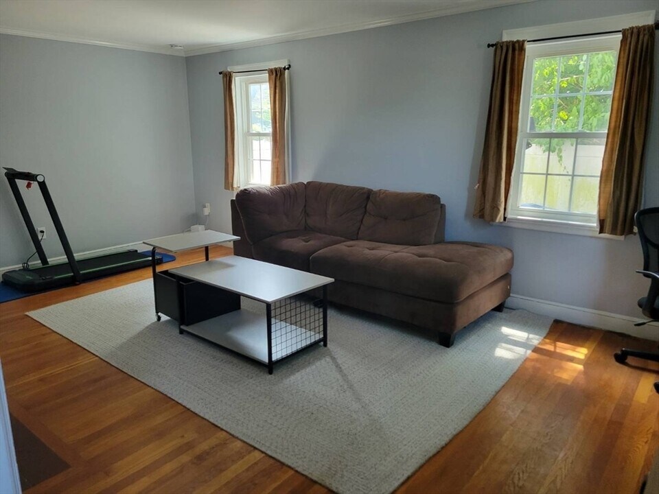 168 Rhinecliff St in Arlington, MA - Building Photo