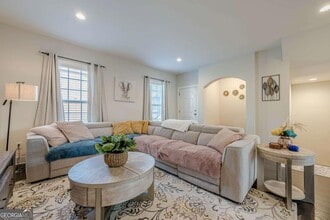 6079 Joybrook Rd in Duluth, GA - Foto de edificio - Building Photo