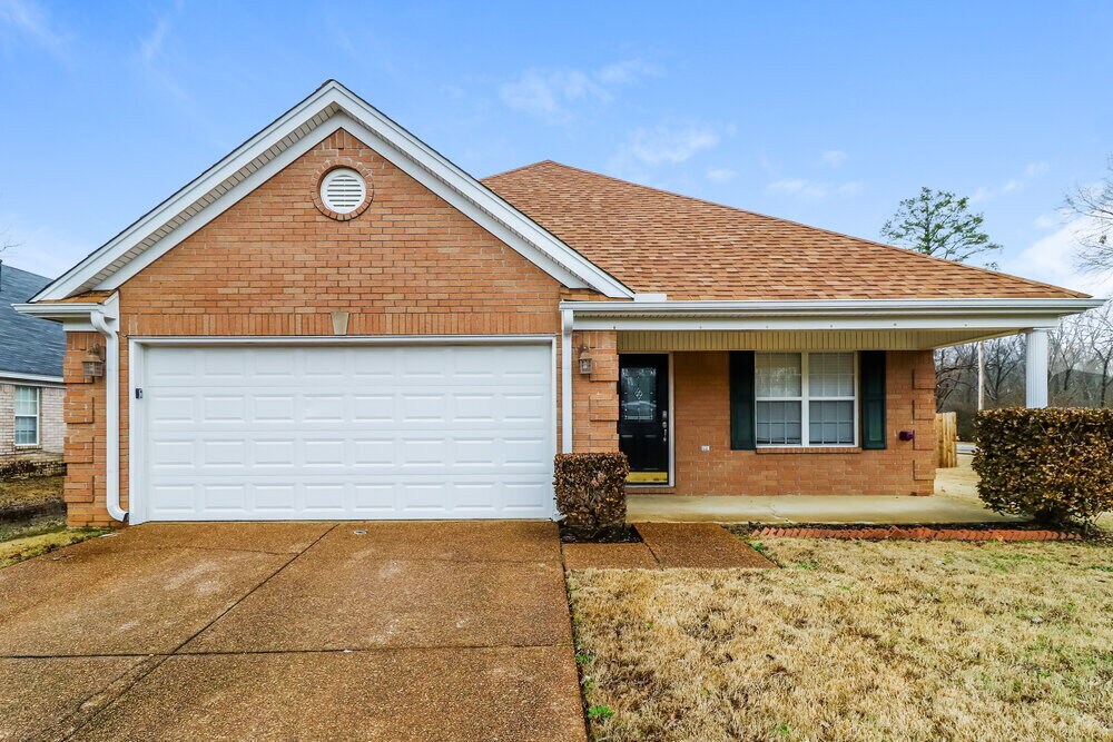7296 Amberly Way Dr in Cordova, TN - Building Photo