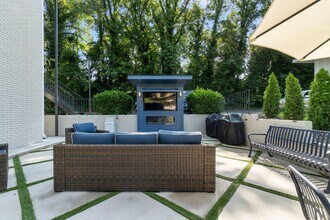 230 13th Ave Pl NW in Hickory, NC - Foto de edificio - Building Photo