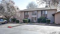 Englewood Terrace Apartments in Tigard, OR - Building Photo - Building Photo