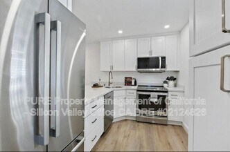 451 Alberto Way in Los Gatos, CA - Building Photo - Building Photo