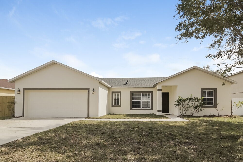 515 Maricopa Dr in Kissimmee, FL - Foto de edificio