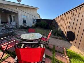 9461 Timberleaf Dr in Dallas, TX - Foto de edificio - Building Photo