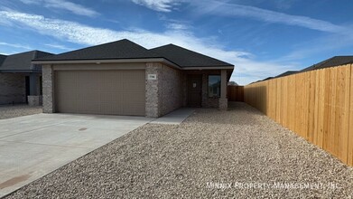 7706 Date Ave in Lubbock, TX - Building Photo - Building Photo