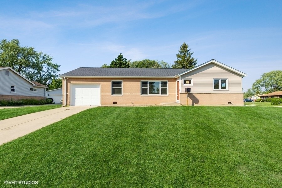 220 Kingman Ln in Hoffman Estates, IL - Foto de edificio