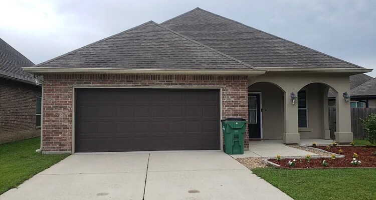 69613 Taverny Ct in Madisonville, LA - Building Photo