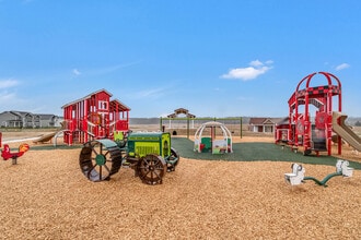 1638 Happy Trails Rd in Verona, WI - Foto de edificio - Building Photo