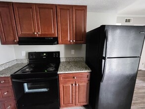 1601 Whisperwood St in Albany, GA - Building Photo - Building Photo
