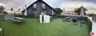 2928 Walton Ave in Los Angeles, CA - Building Photo