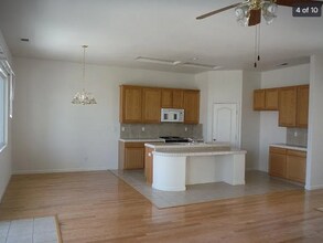 2254 Independence Pl in Hanford, CA - Building Photo - Building Photo