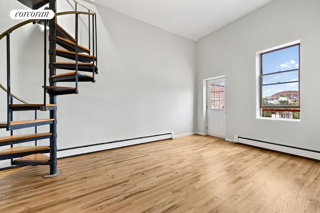 557 6th Ave in Brooklyn, NY - Building Photo