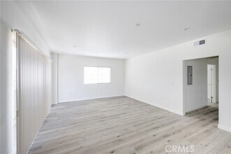 14526 Hartland St-Unit -201 in Los Angeles, CA - Building Photo - Building Photo